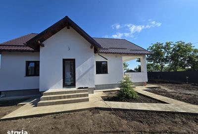 Casă cu 3 camere cu Teren 590 Mp în Sărata - 2