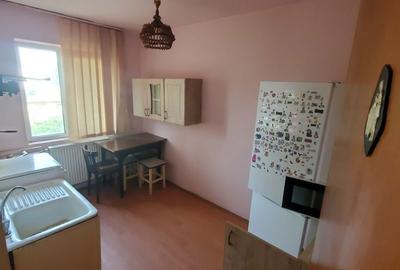 Apartament cu 3 camere semidecomandat în Central - 3