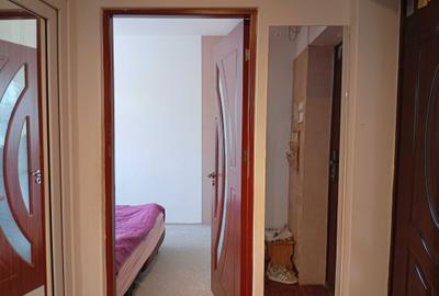 Apartament cu 3 camere semidecomandat în Cantemir