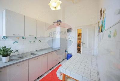 Apartament cu 5 camere nedecomandat în Central - 1