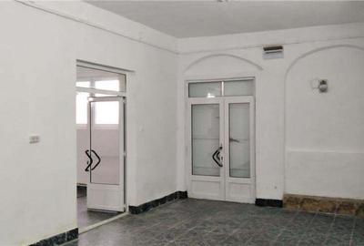 Spațiu comercial, de 180 mp, în Central - 10