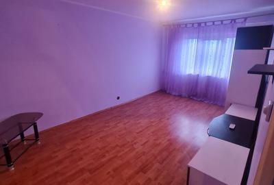 Apartament cu 2 camere decomandat în Micro 16