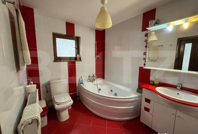 Apartament cu 3 camere semidecomandat, mobilat în 1 Mai - 2