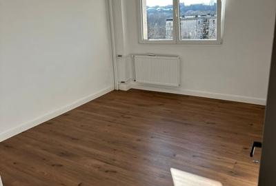 Apartament cu 3 camere semidecomandat în Tineretului - 3
