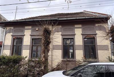 Casă cu 4 camere cu Teren 320 Mp în Central