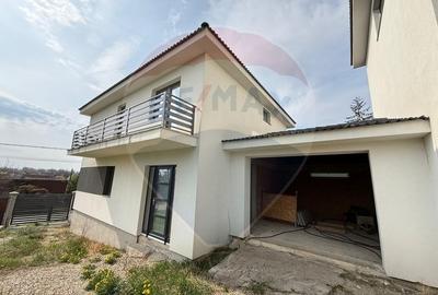 Casă cu 4 camere cu Teren 108 Mp în Central - 3