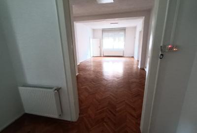 Spatiu pentru birouri 3 camere ,clădire birouri zona Prefectură - 8
