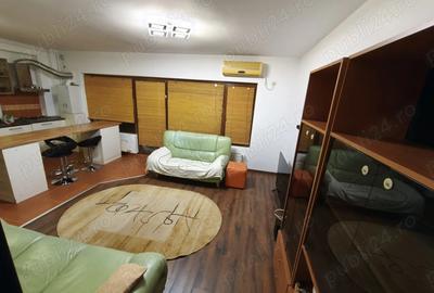 Apartament cu 3 camere semidecomandat în Central - 1