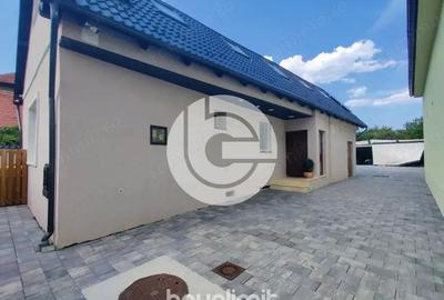 Casa de inchiriat Piata Cluj - 4 camere cu baie proprie - Curte