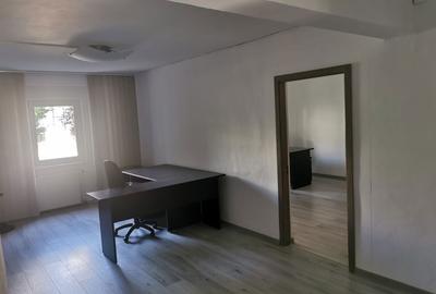 Spațiu comercial, de 90 mp, în Central - 8