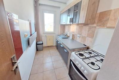 Apartament 2 semidecomandate, zona Milcov - 6