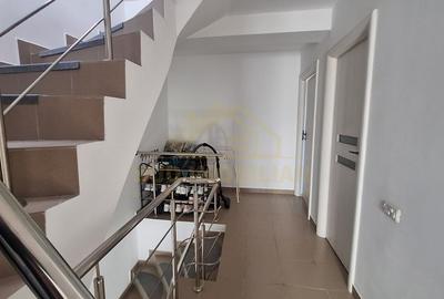 Duplex cu 5 camere cu Canalizare în Central - 30