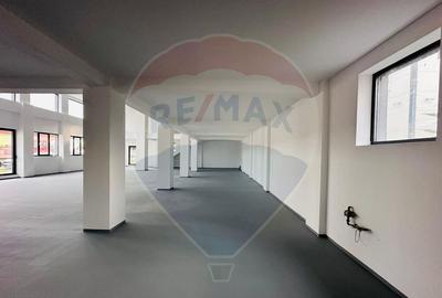 DE INCHIRIAT Spa?iu comercial/showroom | 975 mp | Otopeni - 2