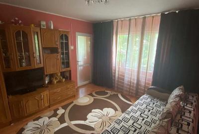 De vanzare ! Persoana fizica vand apartament 2 camere , zona micro 39 b - 4