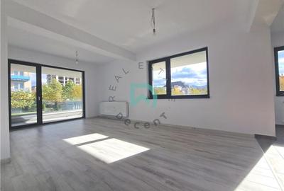 Apartament cu 3 camere decomandat în Tractorul - 8