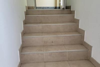 Casă cu 6 camere cu Teren 511 Mp în Central