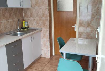 Apartament cu 3 camere semidecomandat în Rahova - 3