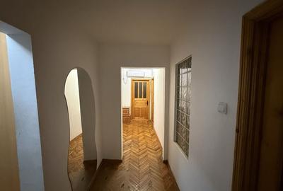 Apartament cu 3 camere decomandat în Central - 1