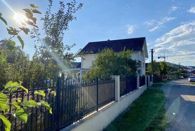 Casă cu 4 camere cu Teren 450 Mp în Central - 1