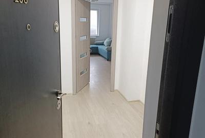 Apartament cu 3 camere semidecomandat în Tei