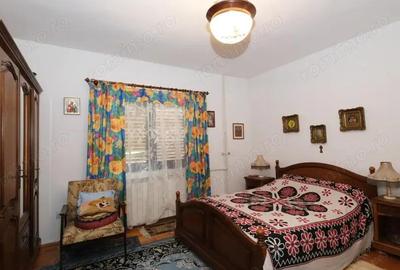 Vanzaere casa superba si 4000 mp teren la munte in Cheia Prahova cu parau care trece prin gradina - 17