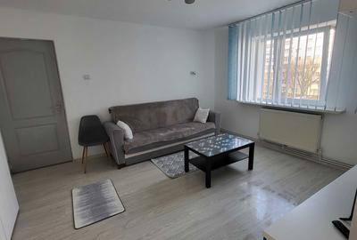 Apartament cu 2 camere semidecomandat în Micro 6 - 6