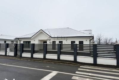 Casă cu 5 camere cu Teren 650 Mp în Sud - 1