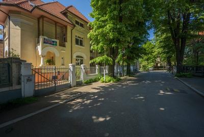 Vila cu arhitectura distincta, 7 camere, renovata, intr-o locatie exclusivista - 1