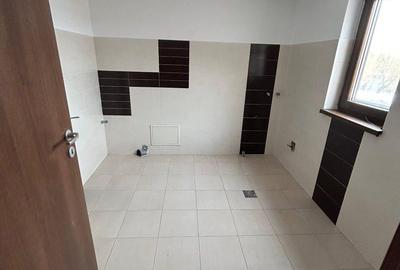 Casă cu Teren 1090 Mp în Central - 11