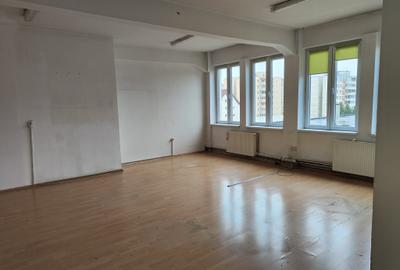 Ciucas--Spatiu birouri 260 mp compartimentat ,parcare ,liber - 2
