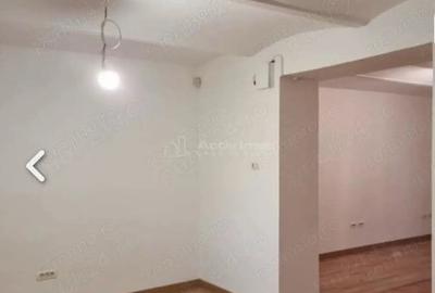 Apartament cu 3 camere decomandat în Podgoria
