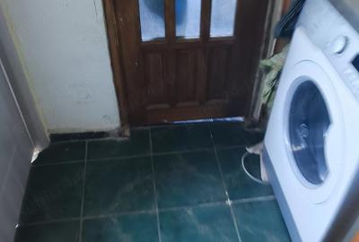 Apartament cu 3 camere nedecomandat în Micro 17