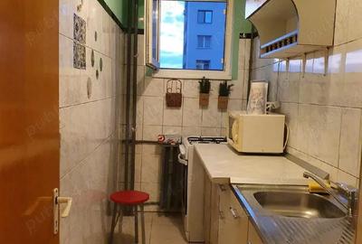 Garsonieră decomandată în Titan