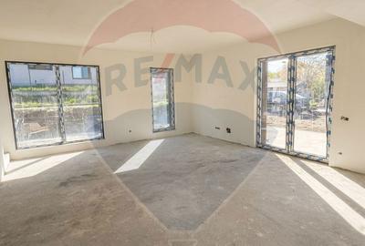 Casă cu 4 camere cu Teren 500 Mp în Tureni