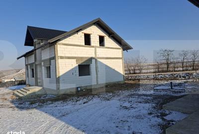 Casă cu 4 camere în Curtești - 2