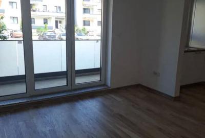 Apartament cu 3 camere decomandat în Tractorul - 2