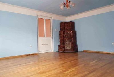 Casă cu 3 camere în Carașova - 2