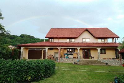 Casă cu Teren 1833 Mp în Central - 4