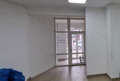 Spațiu comercial, de 30 mp, în Central - 4