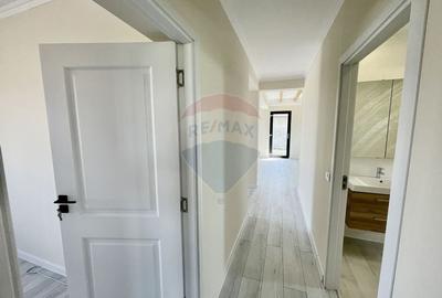 Casă cu 4 camere cu Canalizare în Exterior Vest - 32