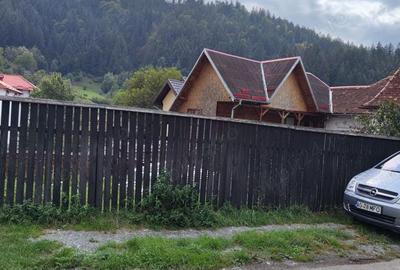 Casă cu 6 camere în Rucăr - 2