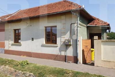 Casă cu 4 camere cu Teren 1200 Mp în Central