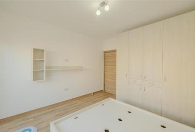 Penthouse cu 2 camere decomandat, mobilat în Tractorul - 13