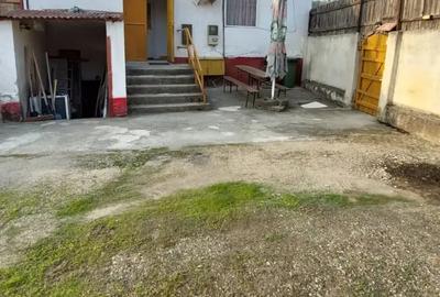 Casa sau spa?iu comercial - 2
