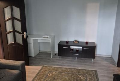Apartament cu 2 camere semidecomandat în Podu Roș