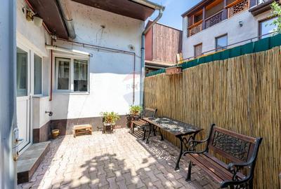 Casa de inchiriat  2 camere, curte intima - zona centrala - 8