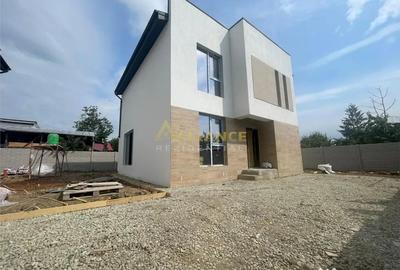 Casă cu 5 camere cu Teren 300 Mp în Central - 2