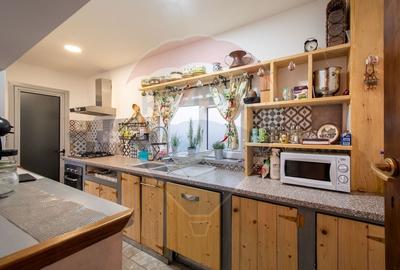 Casă cu 9 camere cu Teren 888 Mp în Sohodol - 13