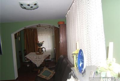 Casă cu 8 camere cu Teren 2000 Mp în Coțofenești - 2