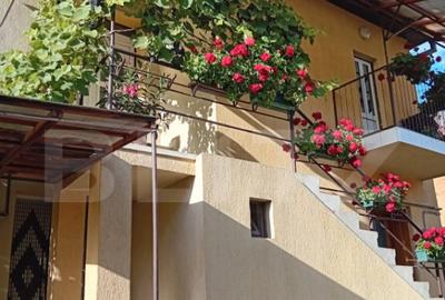 CASA IN CENTRU -REGHIN CU SPATIU COMERCIAL - 2